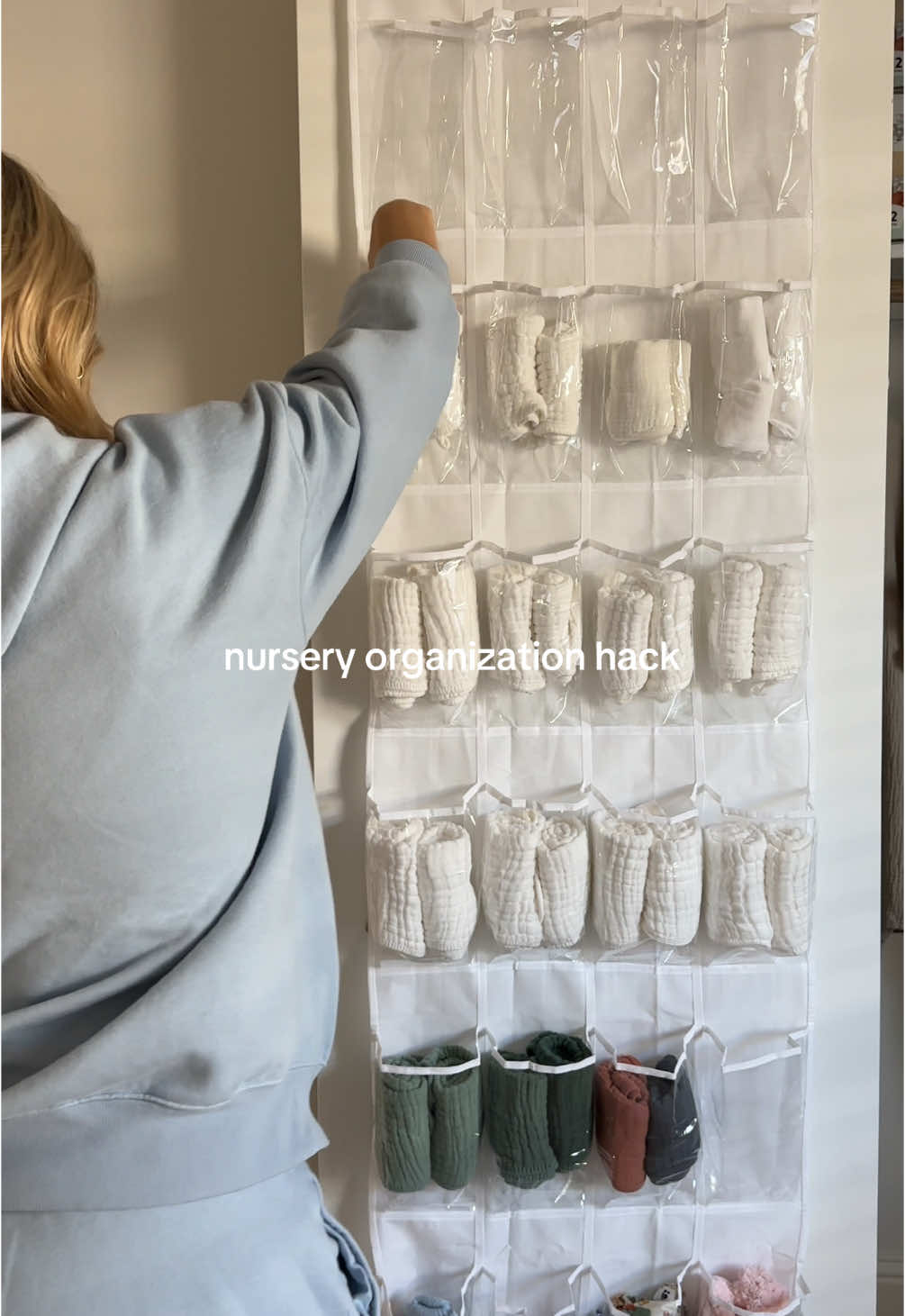 sooo satisfying🤤 I’ll link it on my AS too under “nursery”!! #nesting #nursery #nurserydecor #organization #organize #nesting #nestwithme #pregnant #pregnancy #firsttimemom #momtobe #expecting #fyp #soontobemom #youngmom 