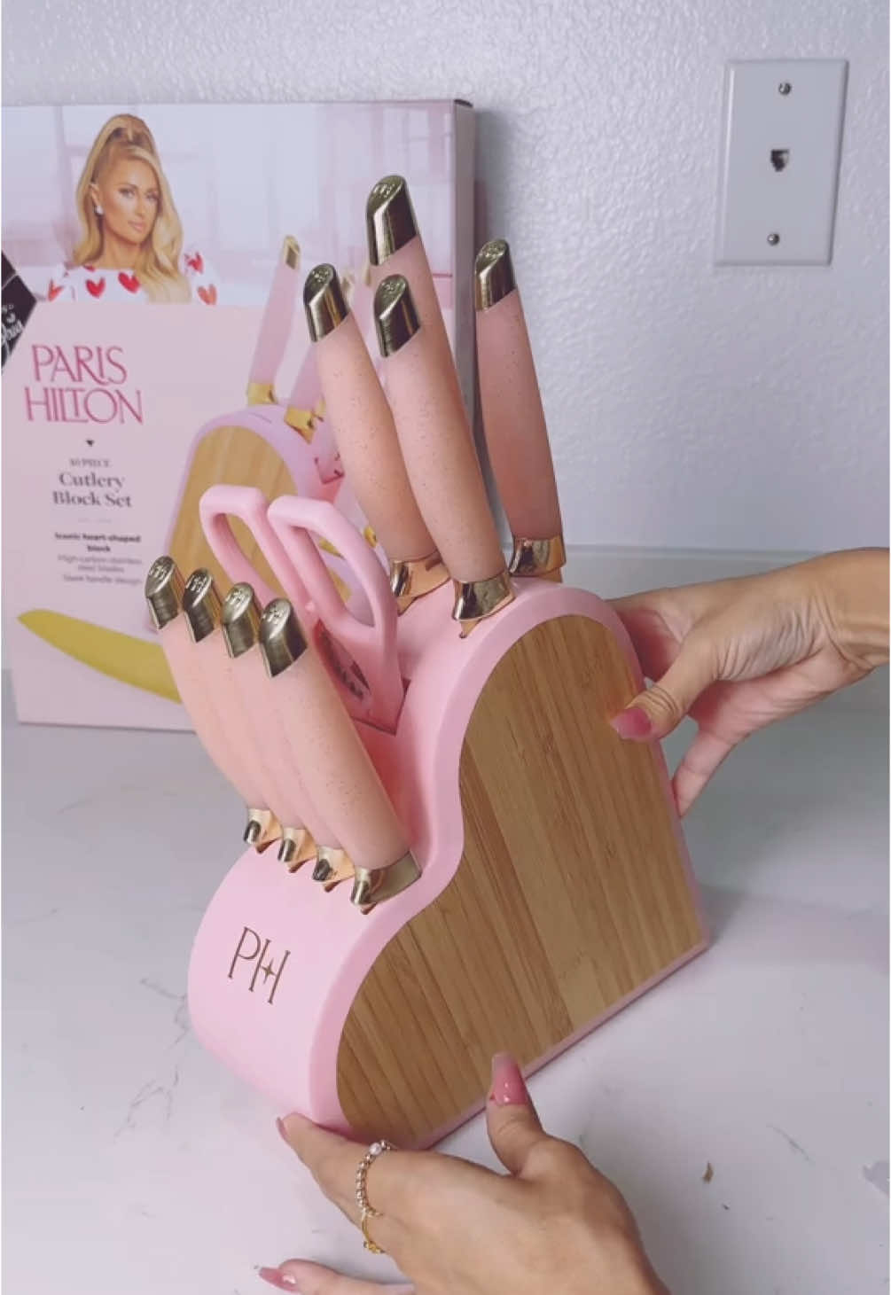 Perfect addition to my Barbie Dreamhouse kitchen 🎀🩰🩷 #parishilton #pinkkitchen #pinkkitchenstuff #girlykitchen #barbiedreamhouse #heartshaped 