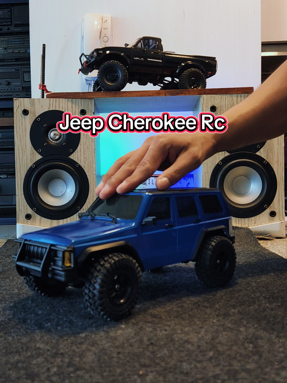 ¡La Jeep Cherokee RC está lista para la acción! 🚙🔥 Con un diseño clásico, realismo impresionante y potencia todoterreno, este modelo es ideal para quienes buscan dominar cualquier camino. 🌍💪 ¡No te quedes sin la tuya, cómprala hoy y vive la aventura! 🏔️ #chile #venezuela🇻🇪 #badbunny #crawler #jeep #cherokee #truckxtruck 