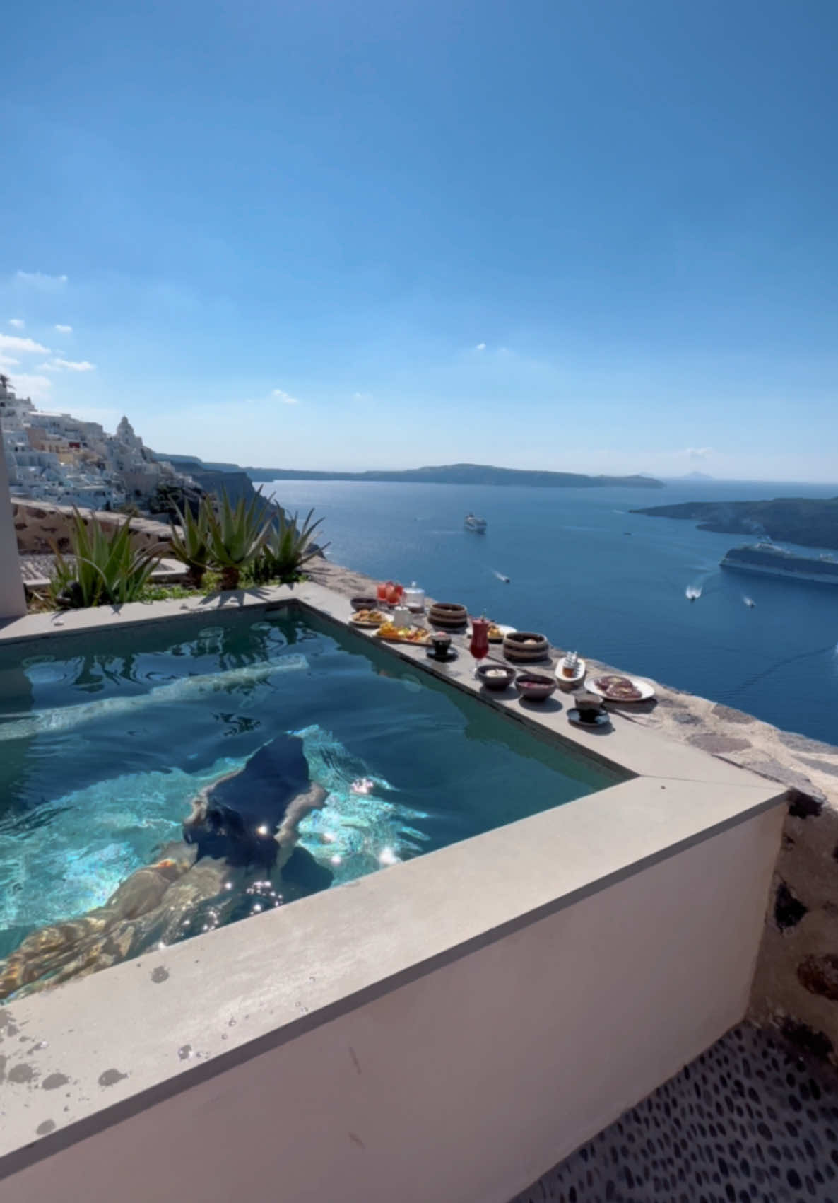 Mind-blowing hotel room perfection🤯 #hotel #santorini 