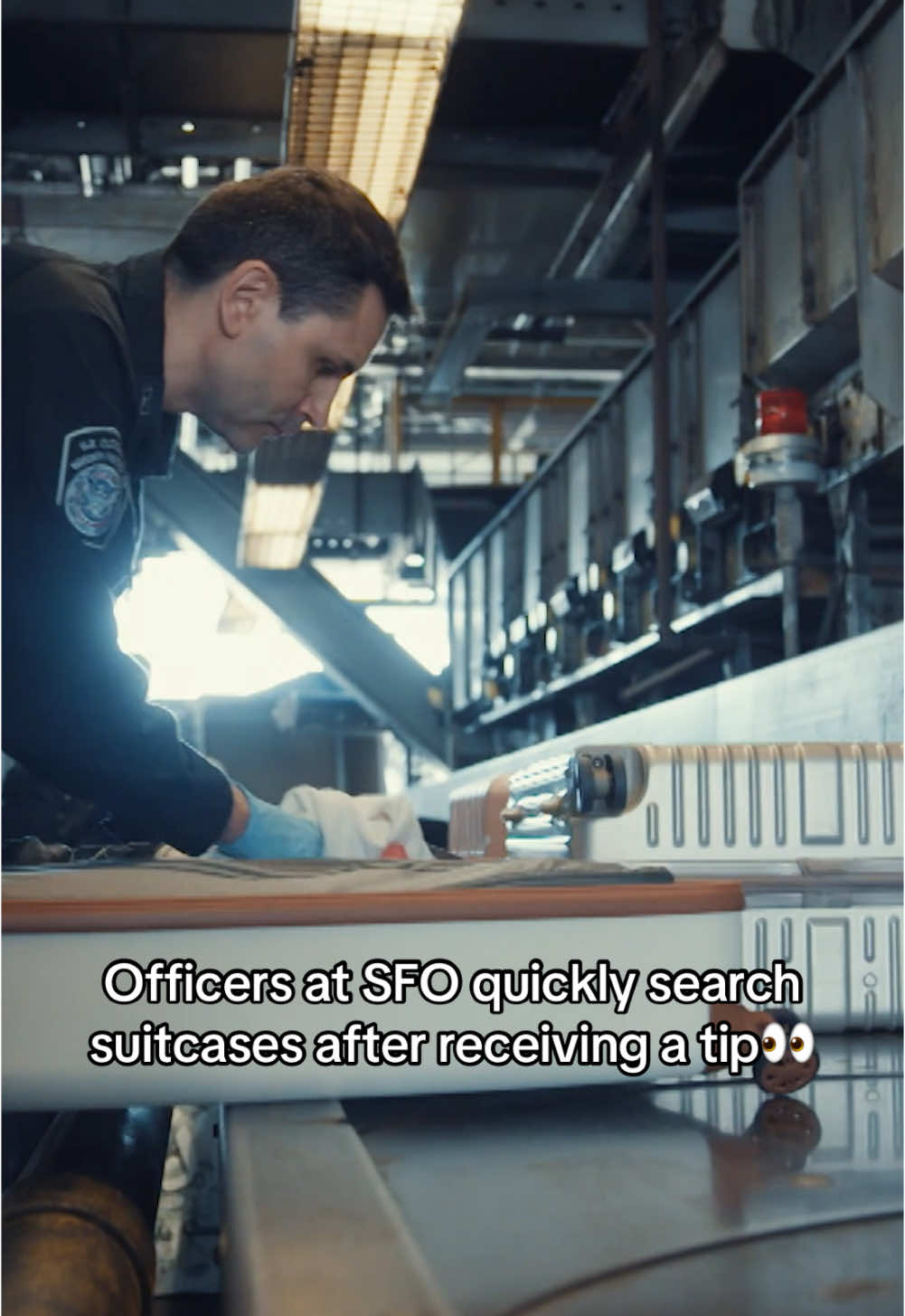 Watch as these officers at #SFO quickly search suitcases after a tip-off 👀 #Contraband: Seized at the Airport . #travel #TSA 