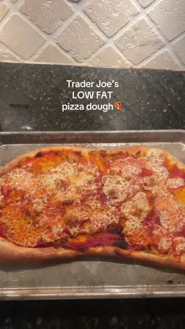 sooo good and so easy to make! i forgot to record that i put parmesan in… #pizza #pizzadough #lowfat #lowfatpizza #slice #homemade #homemadepizza #fyp #foryou #viral #cook #makingfood #healthier 