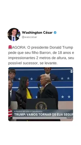 🚨AGORA: O presidente Donald Trump pede que seu filho Barron, de 18 anos e impressionantes 2 metros de altura, seu possível sucessor, se levante.