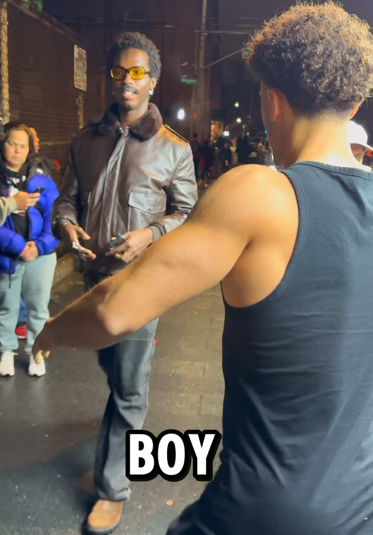 Can he do 20 pushups for chicken over rice💪🏽⁉️ @Habibi Williamsburg  #pushups #challenge #funny #viral #trend #fitnesschallenge #mrbeast #win #workout #training #interview #chicken #comedy 