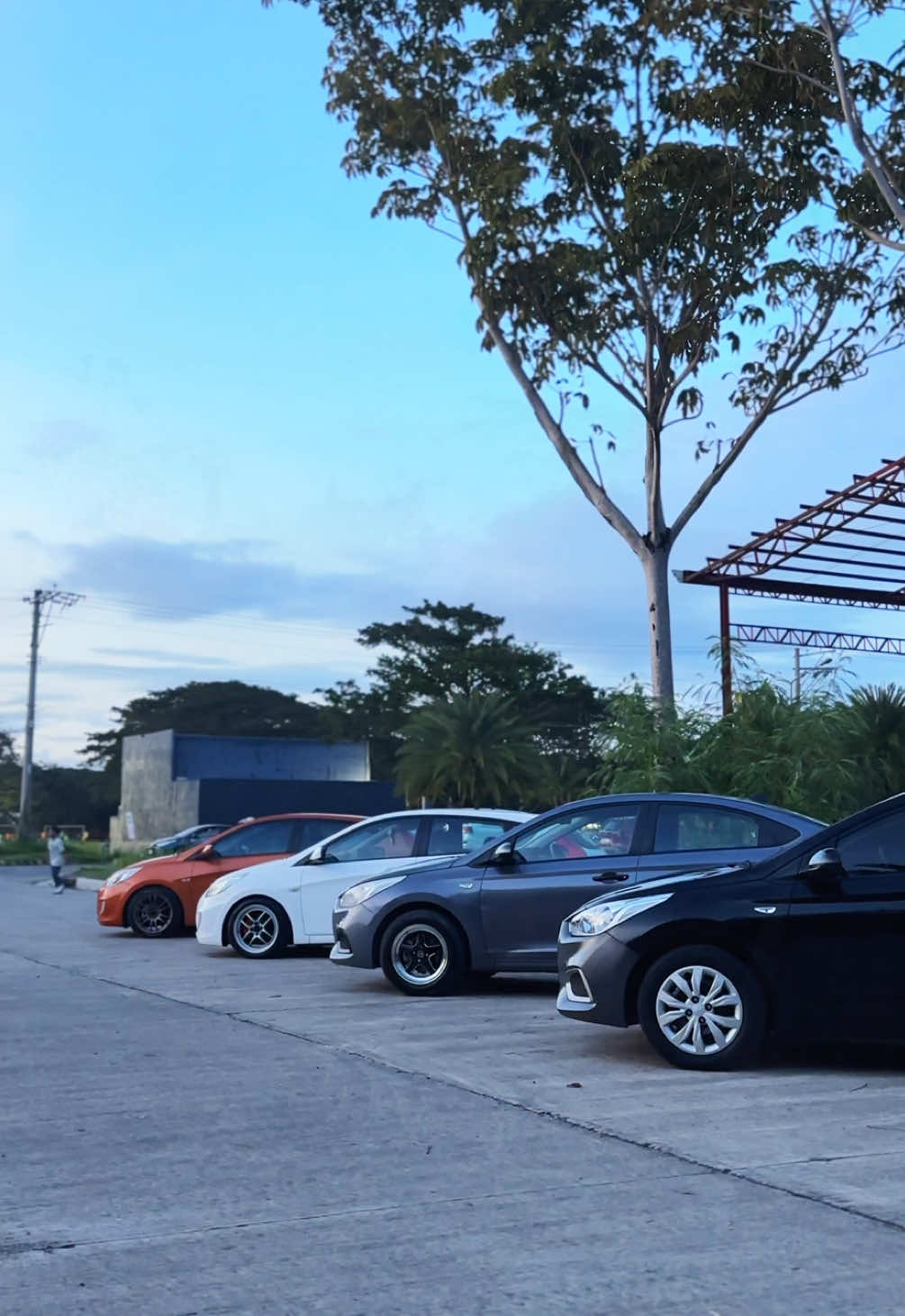 Afternoon tambay w/ @🐵 @Hatshiro @Ah Yu @emjayyy #Dailymeetworldwide #hyundaiaccent #crdi #twistmotorsports #fypシ #fyp #oplok 