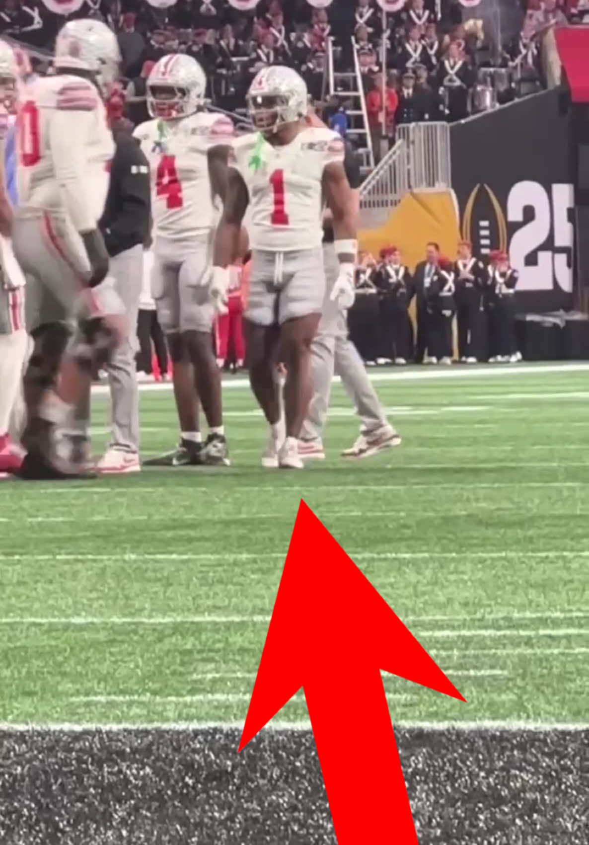 Quinshon Judkins personally rips his pants 😱 #Buckeyes #CFBPostseason #OhioState #runningback #football 