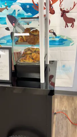 Ladies and gentlemen dessert is being served #foodcart #cornetti #foodtruck #bomboloni #parties #sweettooth #foodietiktok #italiantreats #dolci #exitstation #mangia #tiktokfood 