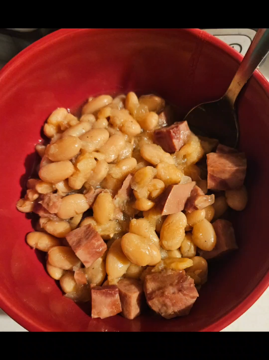 Northern Bean and Ham Soup  Recipe Ingredients: 2lb bag of northern beans (soaked overnight and drained) 2 cups diced ham 1 medium onion, diced 4 cups chicken broth 4 cups water Garlic powder Onion powder Salt (adjust to taste) Black pepper (adjust to taste) Low: 8-10hrs #CapCut #dinner #soup #hamandbeansoup 