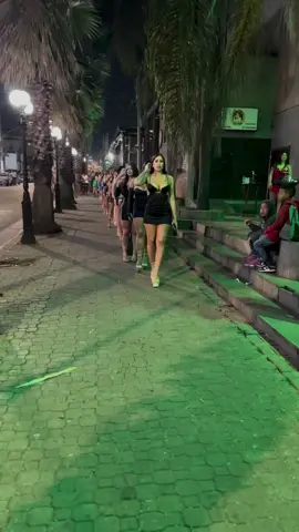 Atrás d9 coração da mulher do job #jobs #helnz 