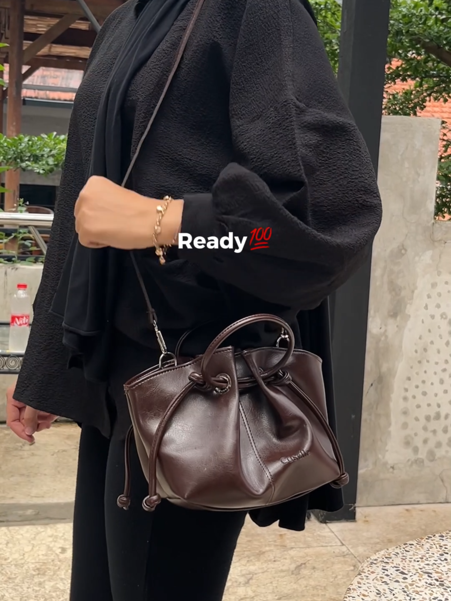 Alessia muat apa aja ya?  #tascantik #elegantstyle #fypppppppppppppp #slingbag #shoulderbag #fypシ゚viral #racuntiktok #handbag #mungil #newtrend #tasviral #rekomendasitas #minimalist #muatbanyak #wibgajian #totebag #taswanita