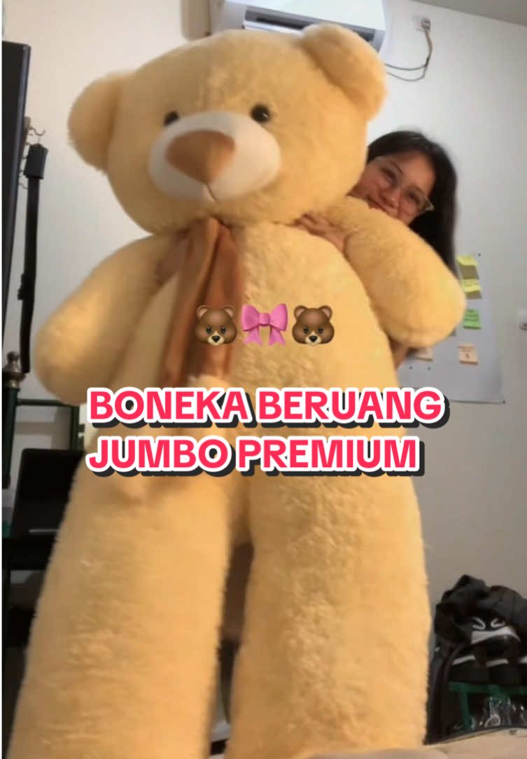 Wanita dengan bahagianya 🎀🐻 #fyptiktok #kadoboneka #bonekajumbo2meter #bonekaberuangjumbo #bonekajumboviral 