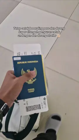 #CapCut dorong stroller ditunda bentar ya sayang🥰 #fyp #travelling #onepiece 