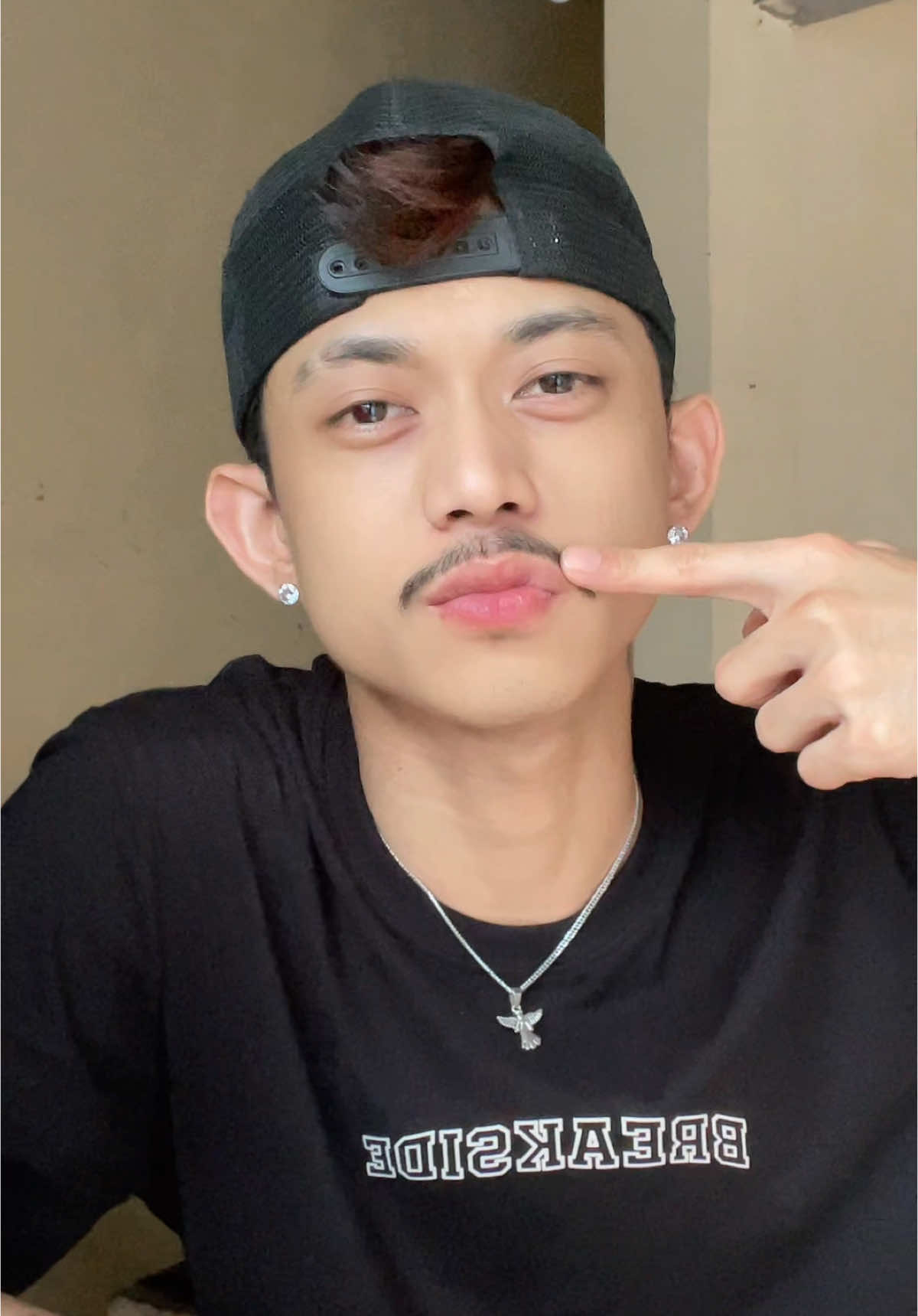 cocok ga pake topi?