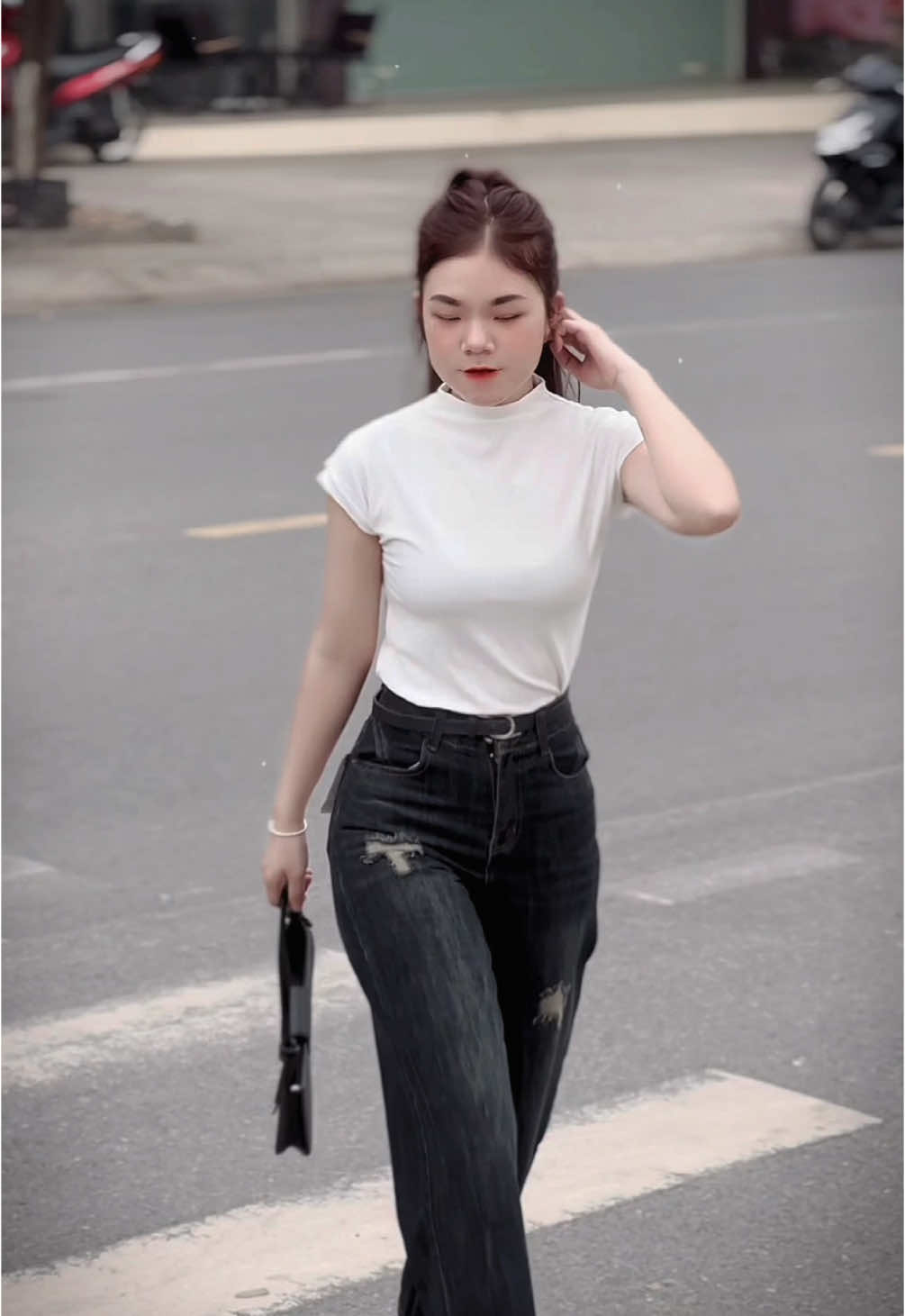 Dạo phố sang luôn #xuhuong #thinhhanh #93calyfashion #suong 