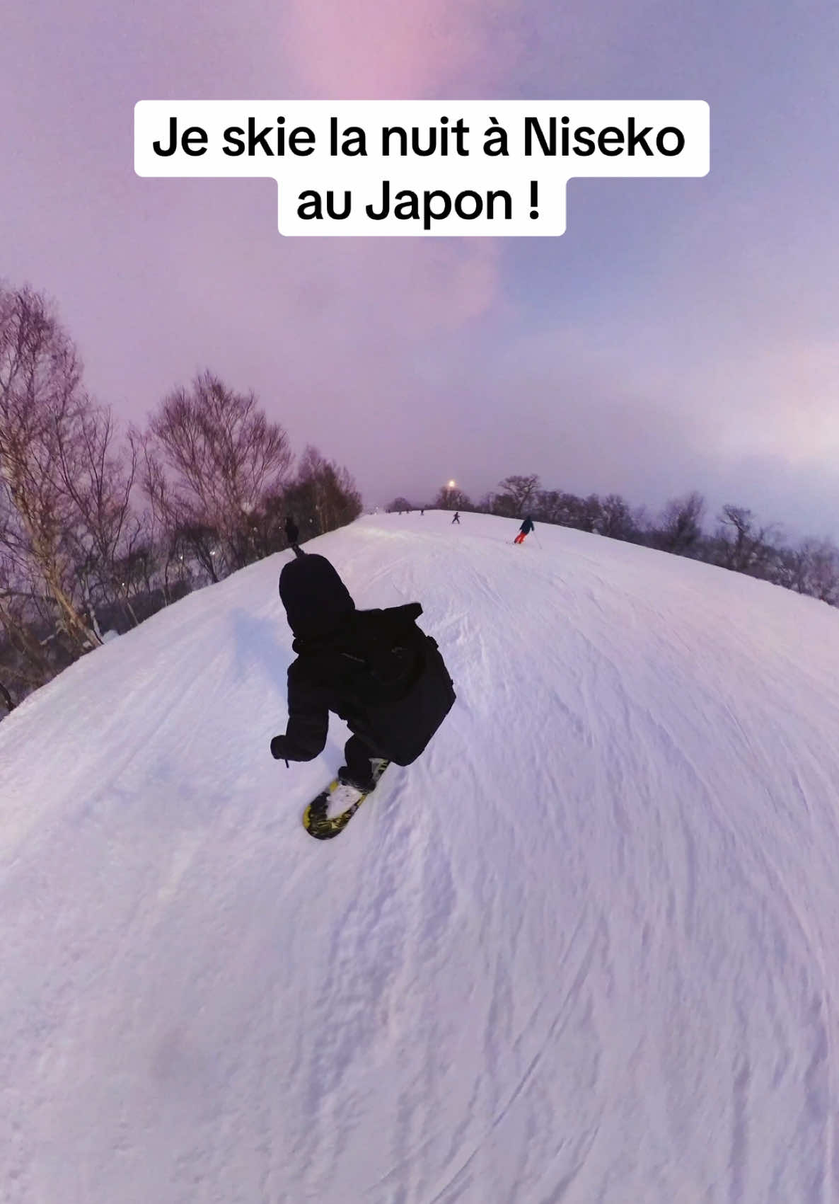 On peut skier la nuit à Niseko, Hokkaido, Japon ! Les pistes sont ouvertes de 08h30 à 19h00 ! 