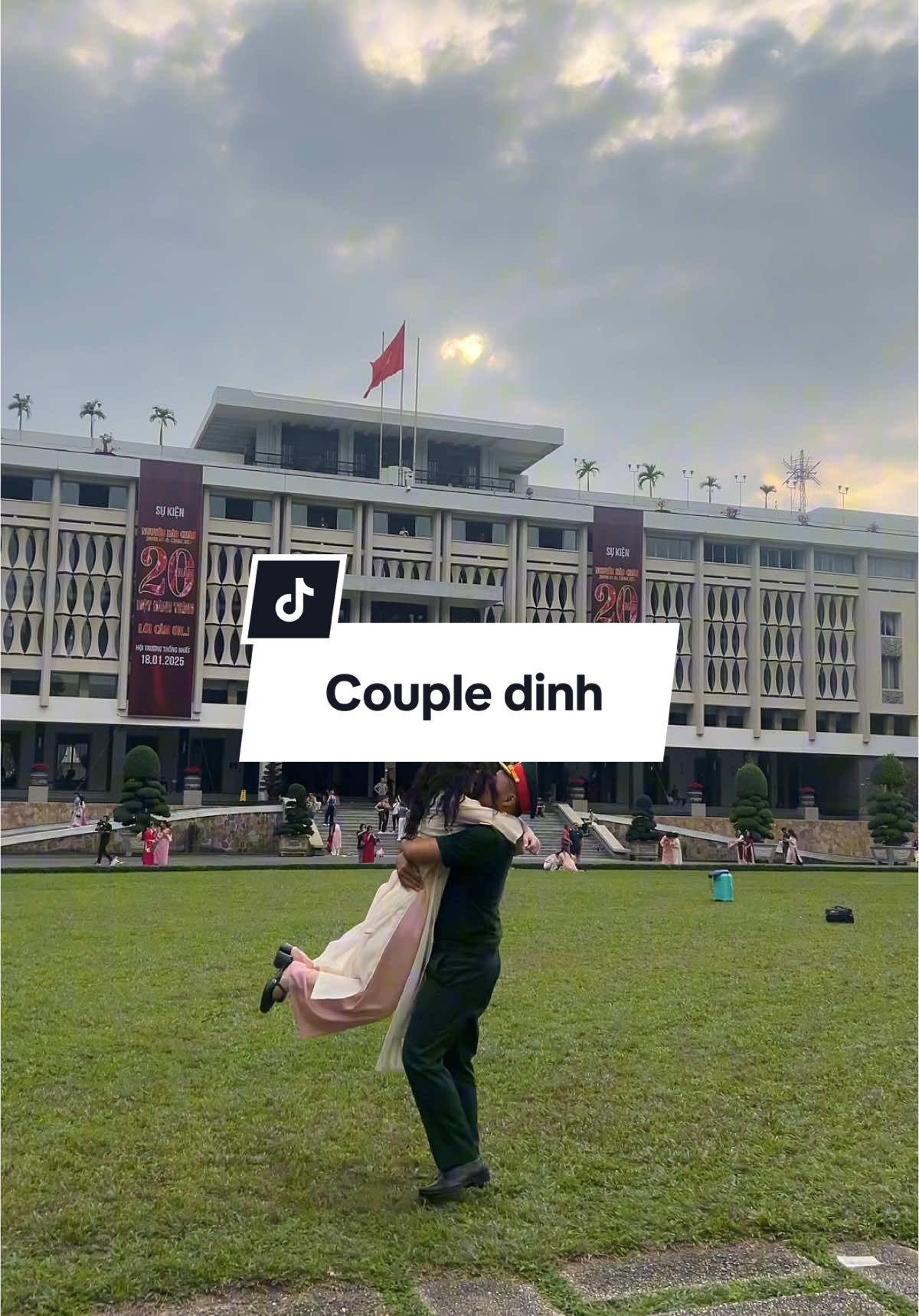 Ta gặp nhau vào buổi chiều không nắng #couple #tet #tetnguyendan #trend #xuhuong #trending #wedding #aodai #CapCut #dinhdoclap #bodoi #chuphinh #xuhuong #trend #trending 