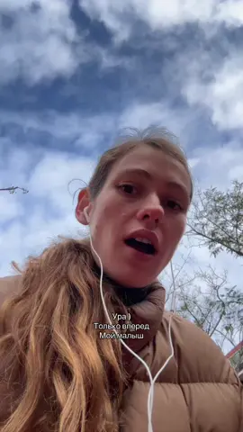 Он сделал 1 шаг и я это сняла 