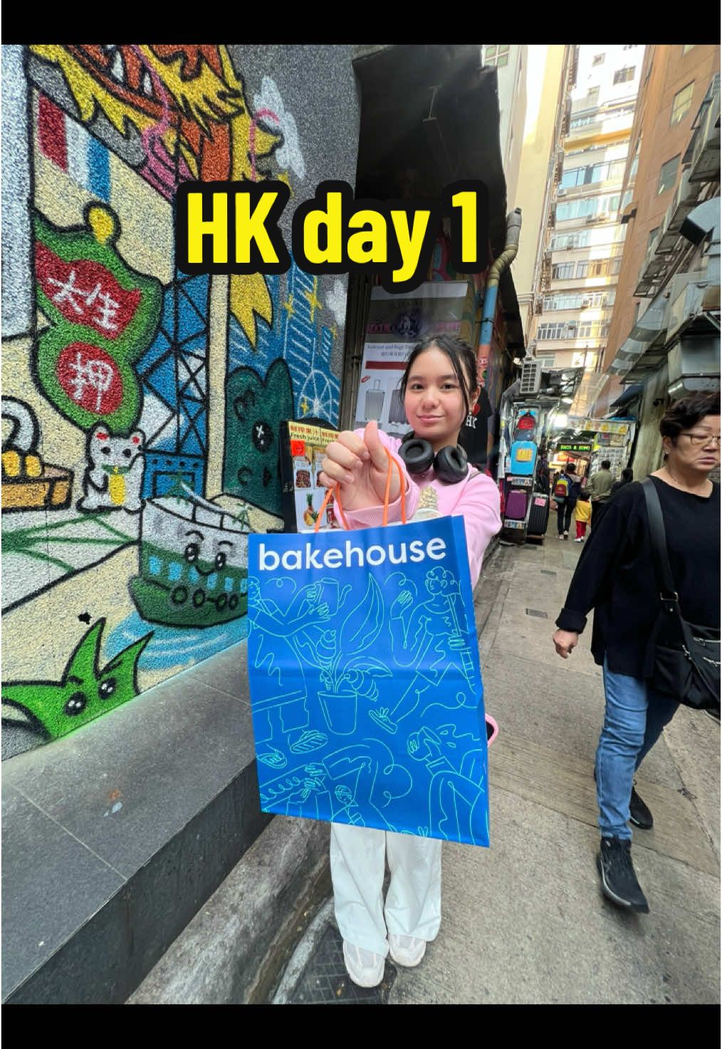 Hongkong Day 1 Arrival Day!🇭🇰 Wifi booked via Klook Bus A21 going to TST Went to K11 Art mall, popmart, sephora Sasa, Lungfung, Harbour city mall walked along Nathan road, and ate local food.. #explorehongkong #hongkong  #hongkongtravel #fyp #hongkongtiktok 