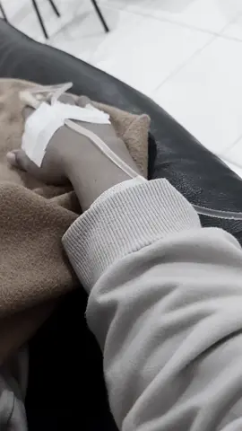 Perasaan dulu waktu masih kerja pas pandemi covid ga pernah sakit kyk gini, palingan cuma demam, bapil biasa krna kecapekan. Sekarang giliran udah nikah cuma santai2 aja di rumah malah sering tumbang. Ada aja gebrakannya dr tahun kemaren. Ayolah badan minta kerjasamanya, udah 2025 ini sehat2 yaa #syafakillah 