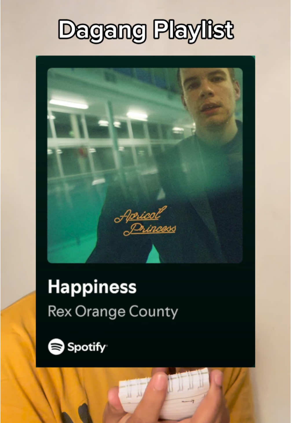 yg kepikiran di masa depan si dia masih cinta ga ya? ah ini menu hari ini @rex orange county - Happiness *kenapa gue kaya pedagang beneran ya lusuh bener ini muke