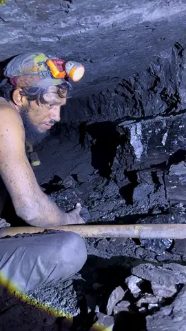 USA have you ever seen Mining like this ? Finding hidden treasure under the earth #blackdiamond #diamond #goldgigging #goldmining #undergroundmining #deepdiging #Minecraft #minecraft 