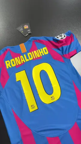 Best player 🇧🇷❤️‍🔥🥵🏆#fcb #fcbarcelona #Ucl #laliga #football #ronaldinho #jersey #Soccer #fpy 
