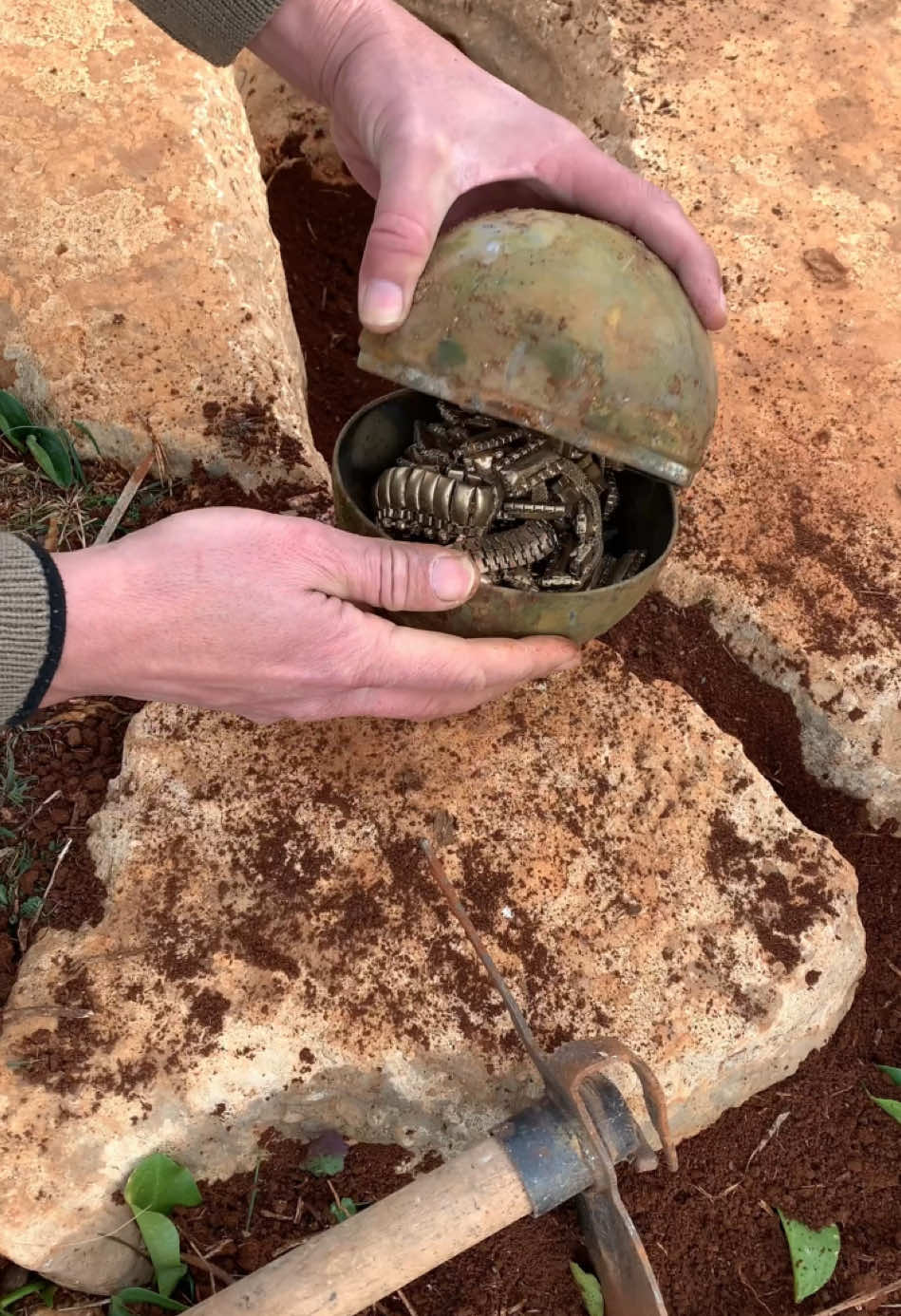 chasse au trésor avec  détecteur de métaux #treasurehunter #history #metaldetectingfinds #metaldetecting #metaldetector 