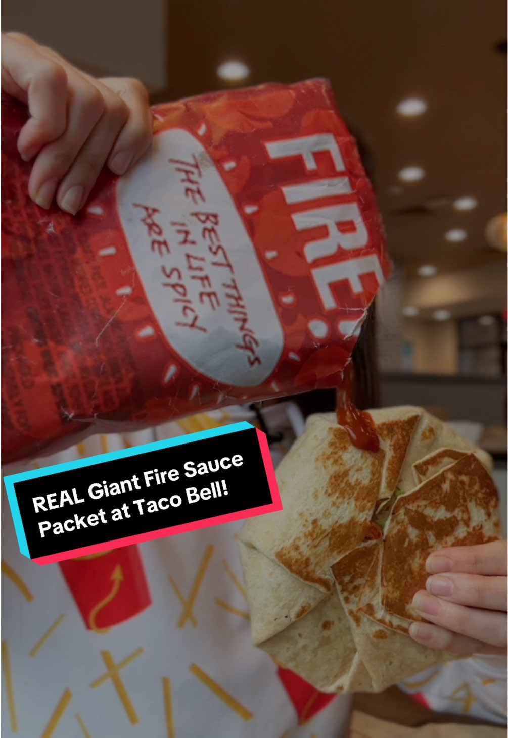 #REAL #Giant #FireSauce #Packet!! @tacobell #tacos #tacobell #fire #sauce #hotsauce #tacobellsauce #tacobellfiresauce #DIY #howto #hungry #giantfood #giant #saucepacket #fyp #taco #bell #fyp 