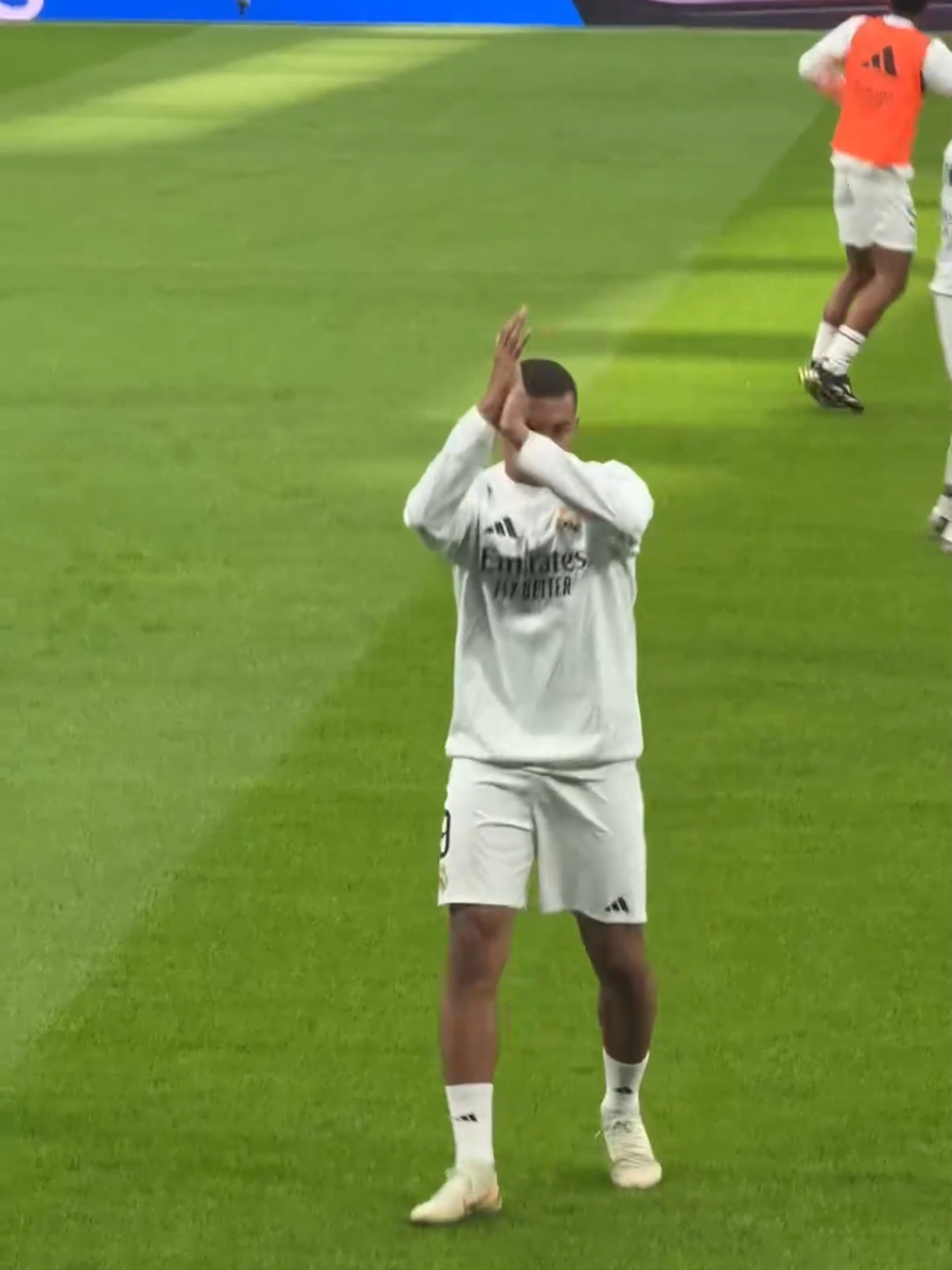 Kylian Mbappé with his song in the stadium 🤍 #Mbappe #kylianmbappé #fyp #footballtiktok #foot #footballedit #footballtogether