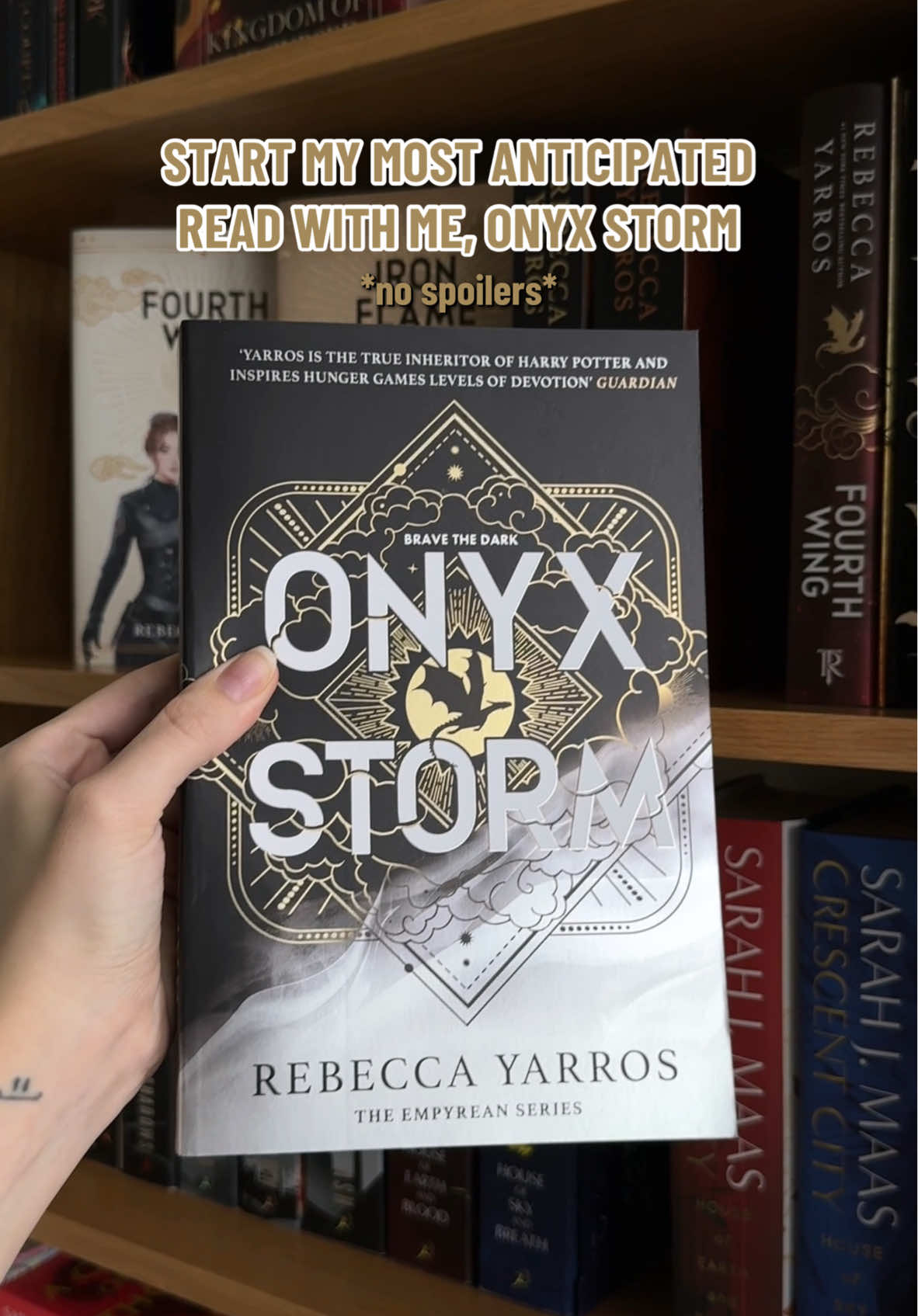 Omg omg omg!!! BRB I’m just gonna inject this book into my veins ✨🫶🏼😍 📖 Onyx Storm - @Rebecca Yarros  #onyxstorm #rebeccayarros #fourthwing #theempyreanseries #majaicalreads #annotatingbooks #startanewbookwithme 