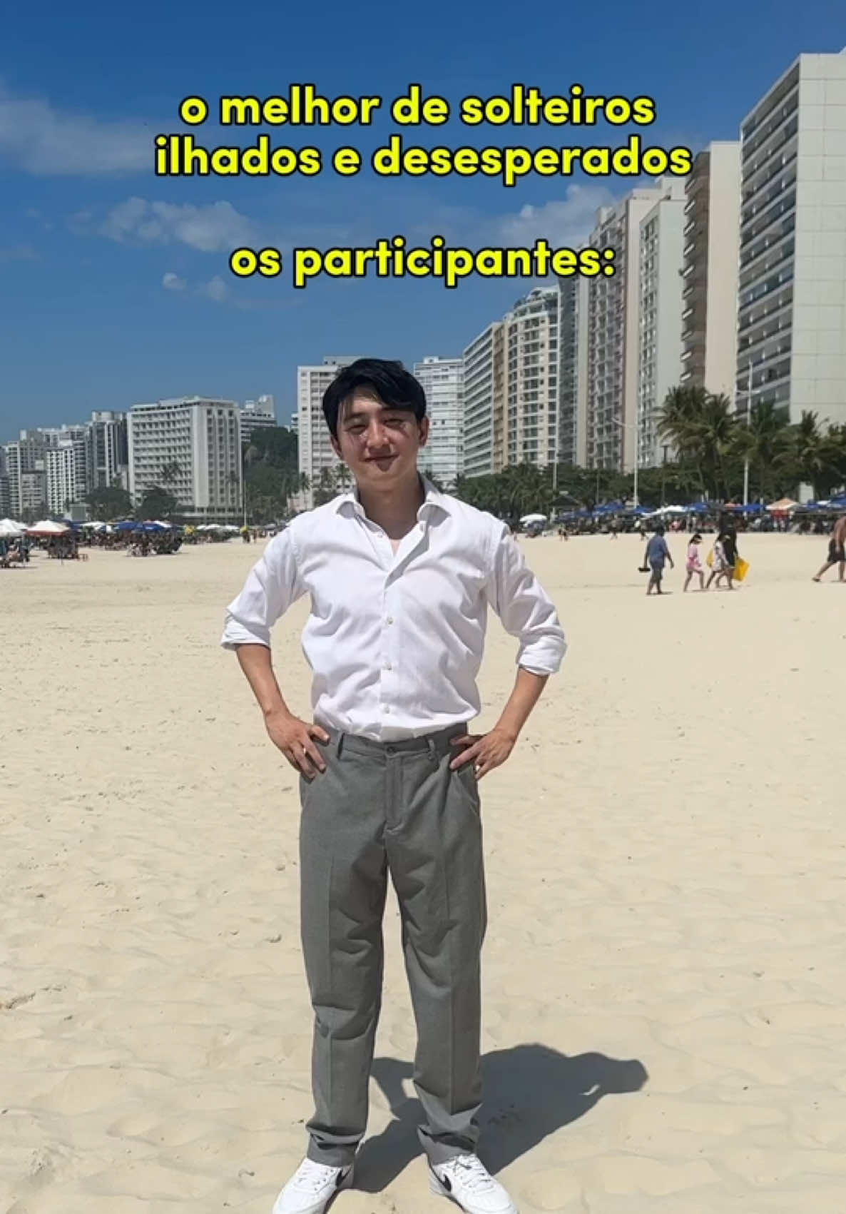 Quantos likes merecem esses influencers que foram pra praia de roupa social, bolsa de grife, tênis e salto alto? 😂 @Jong Chul Lee  O melhor de solteiros ilhados e desesperados! #netflix #coreia #coreiadosul #solteirosilhadosedesesperados 