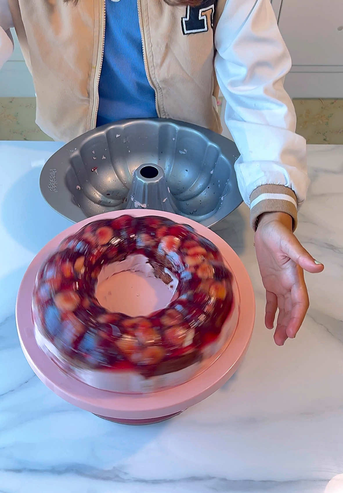 كيك الجيلي بالكرز😍😍 #tiktokcookbook #وصفات #Recipe #recipes 
