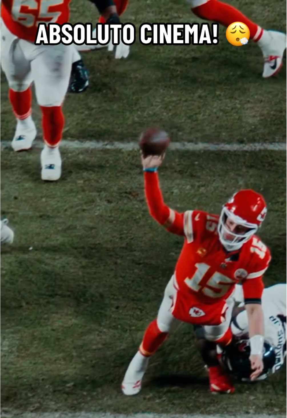 ESSE ÂNGULO É SACANAGEM! 🤯 Se tem Patrick Mahomes e Travis Kelce nos playoffs, tem show! 🤌 #NFLBrasil  🎥 @chiefs 