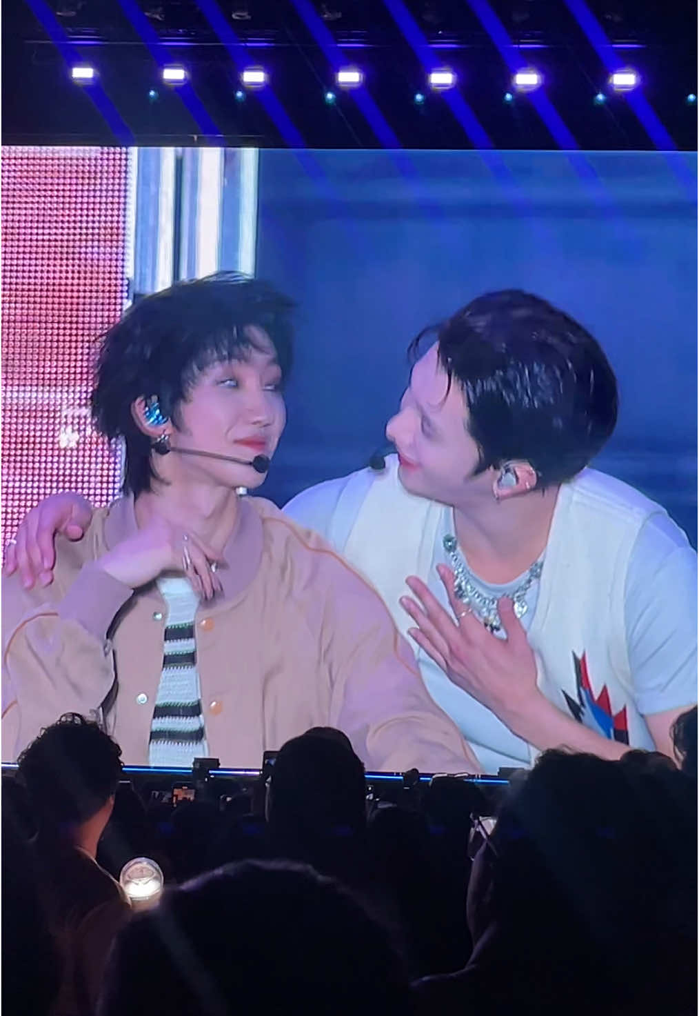 Ackkk Haoshua moments! Missing u SVT! 🥹 *will be posting a lot of fancam :< #SEVENTEEN #seventeen17_official #seventeenrighthereworldtour #seventeenrighthere #seventeenrighthere_ #haoshua #MINGHAO #hongjoshua 