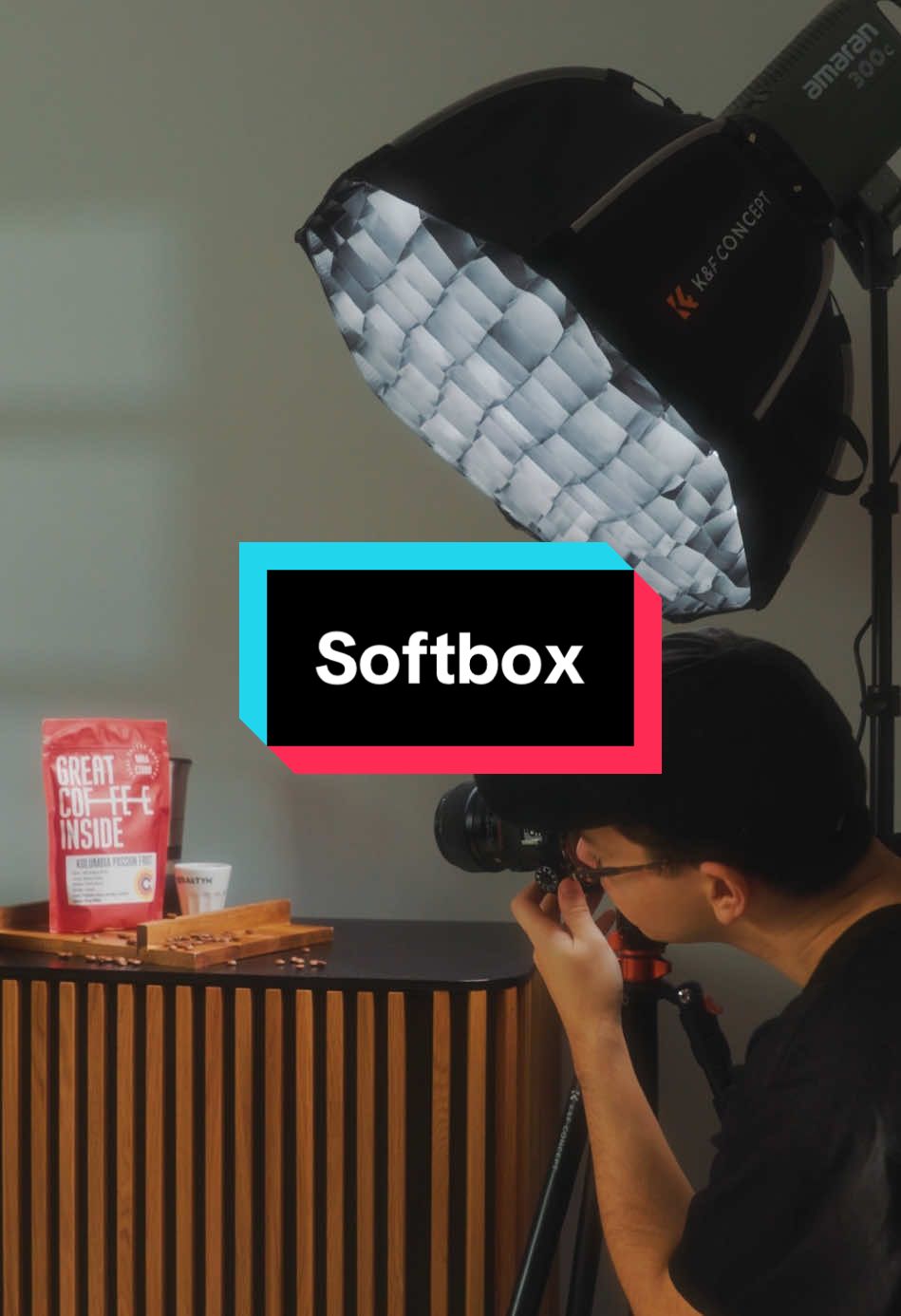 With or without softbox💡 How would you set up your lighting?🎥 @artestheticspl #kfconcept #kfconceptsoftbox #softbox #videolight #videosetup #cameragear #photoshoots #productphotography #howtotiktok #photographyeveryday #photographer #videographer #photographerlife