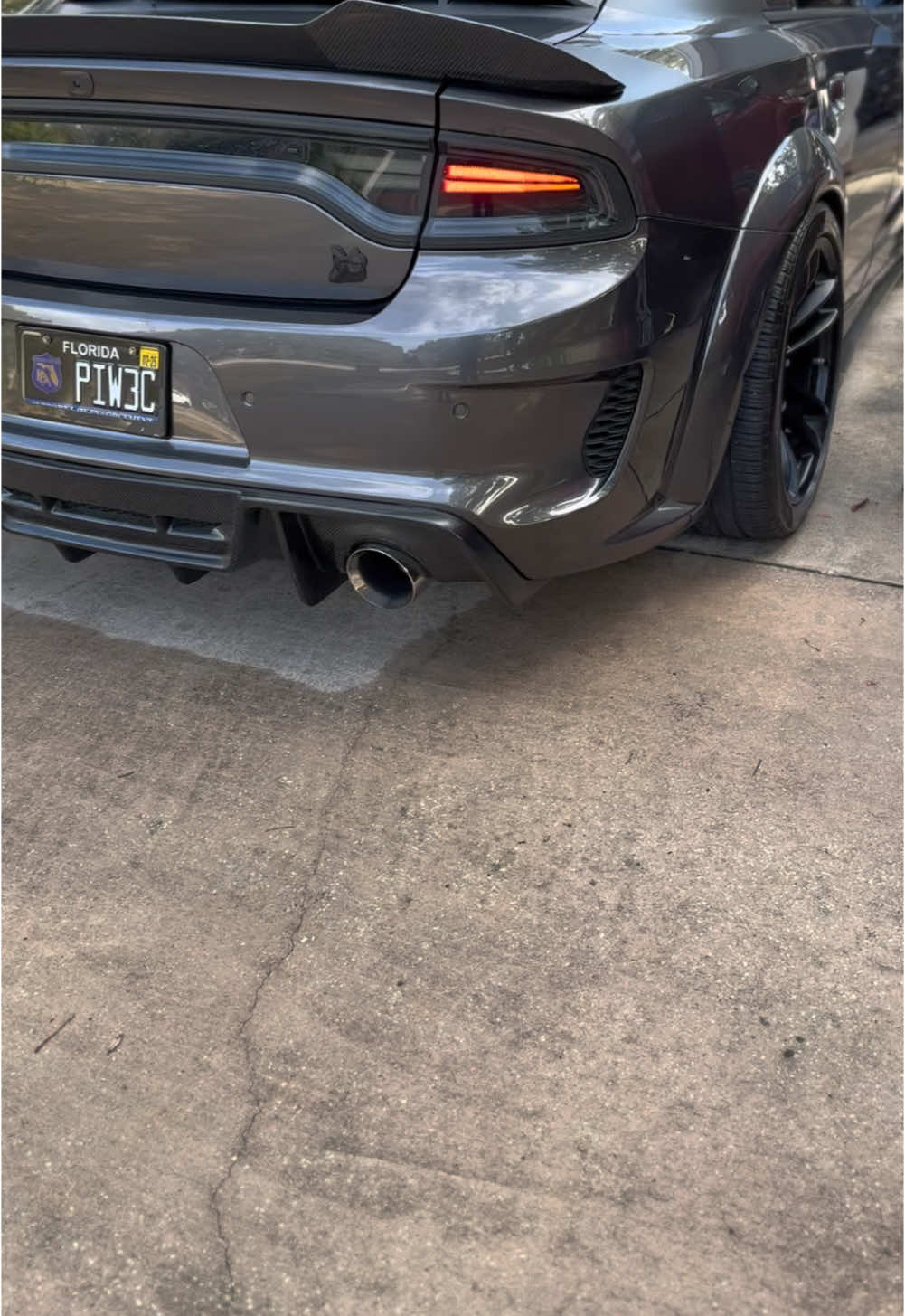 Cold Start🥶🥶#dodge #dodgecharger #srt #scatpack #widebody #392 #v8 #coldstart #hemi #exhaust #loudexhaust #fyp #hellcat 