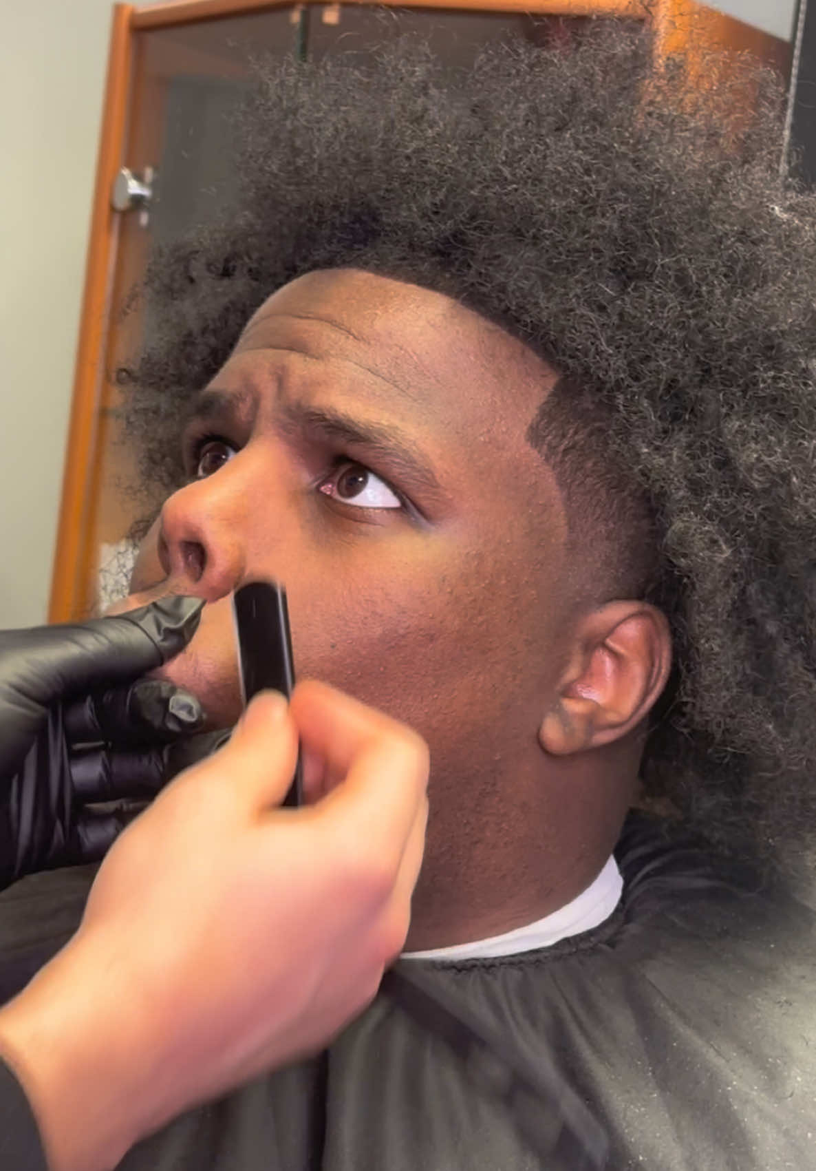 Barber lip prank 😂 #tariqobarber #prank #humor #viral_video #barber #lipprank 