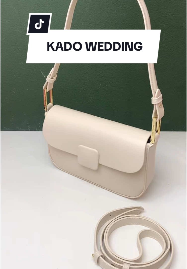 Rekomendasi kado wedding buat bestie, kasih aja Ashley Bag Jims Honey ini. Eh boxnya dijual terpisah ya, ada di keranjang kuning! #ashleybagjimshoney  #Jimshoneysurabayastore  #YearEndSale #WIBGajian #BeliLokal -ch 
