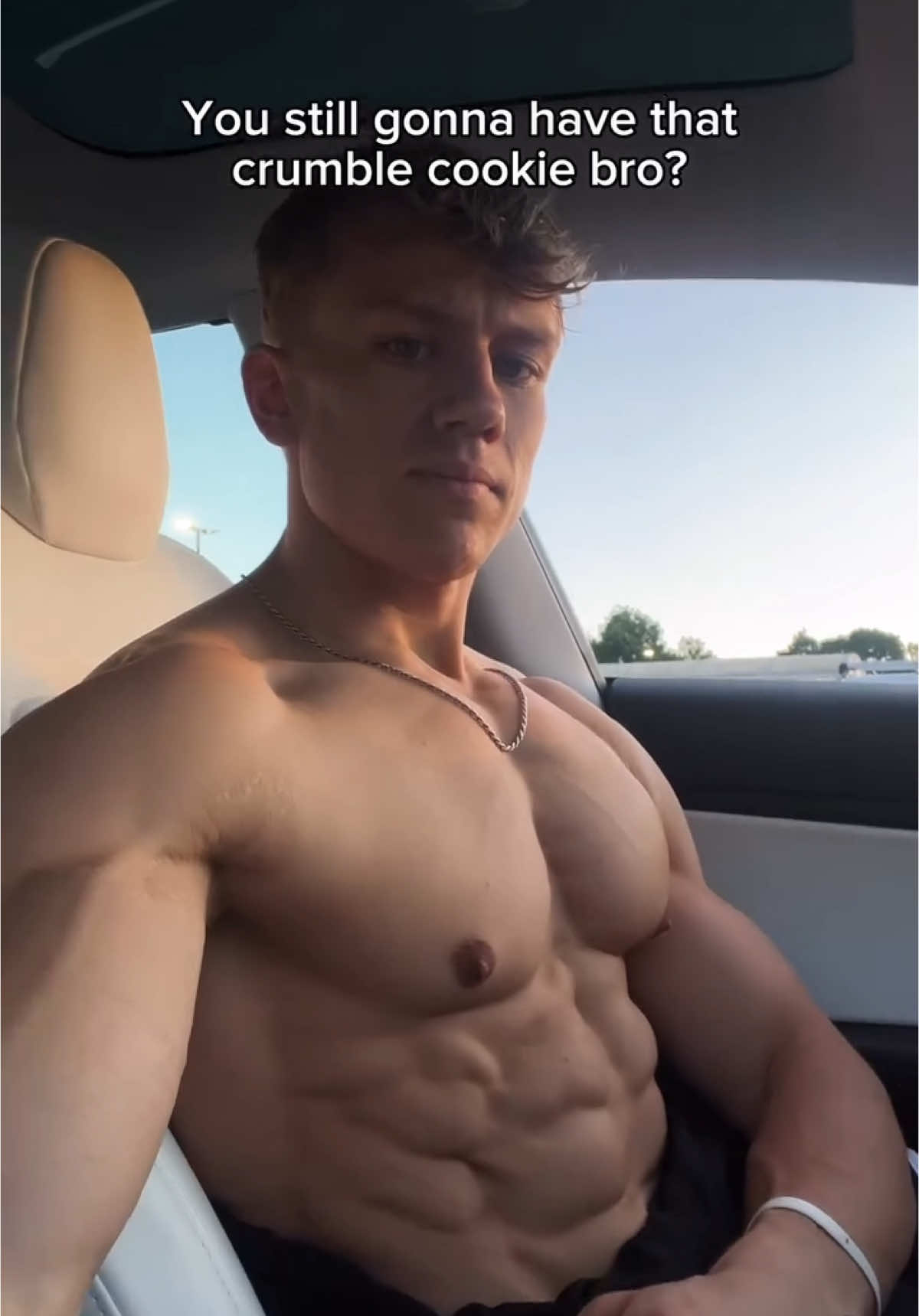 Fitnessmodel in Car #muscular #car #musclecar #body #gymaddict #fitnessmodel #abs #sixpack #chest #brustmuskel 