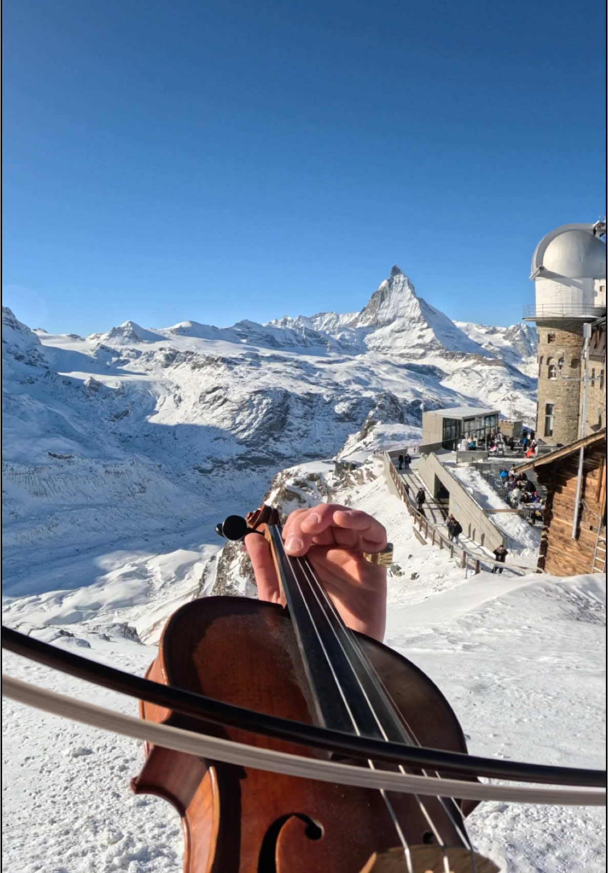 Carol of the Bells 🇨🇭 babyyyy #switzerland #violin #fyp #zermatt #ski 