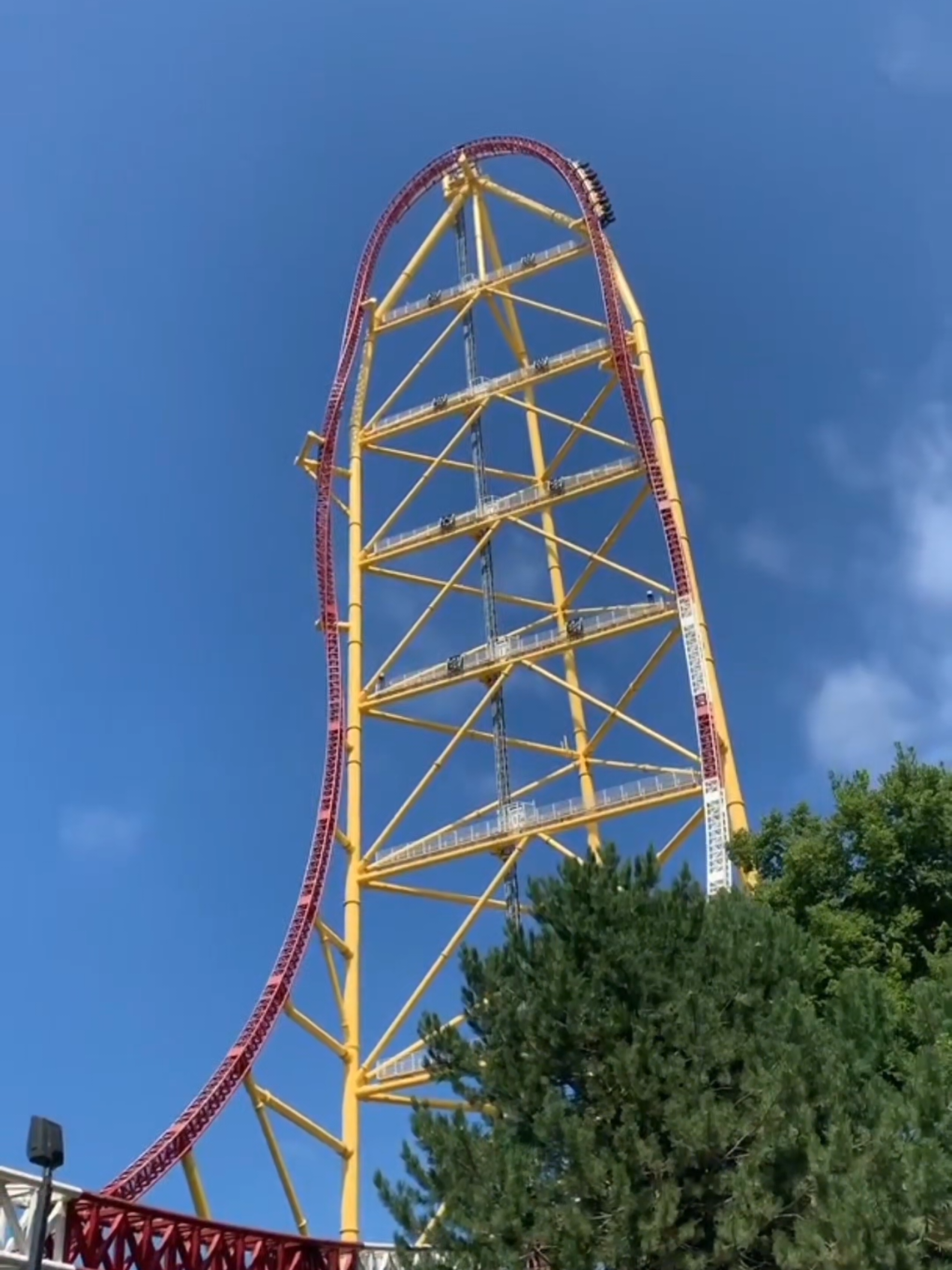 Rollercoaster Malfunction!🤯💀 #rollercoaster #coaster #sixflags #cedarpoint #topthrilldragster #malfunction #rollback #coastertok #coasterenthusiast #fyp #foryou #tiktok #kingdaka #launch 