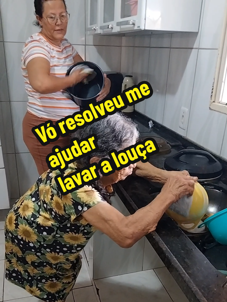 E a vó que até me ajudou lavar a louça #alzheimer #dementia #saudemental #paciencia #lavandolouça #vo #amor❤️ #pravoce 