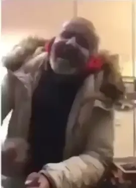 Who let the dogs out😂😂😂#fyp #somalitiktok #somalia🇸🇴 #fyppppppppppppppppppppppp #explorepage #aroundtheworld #somalimemes #viral_video #tik_tok #relatable #funnycontent 