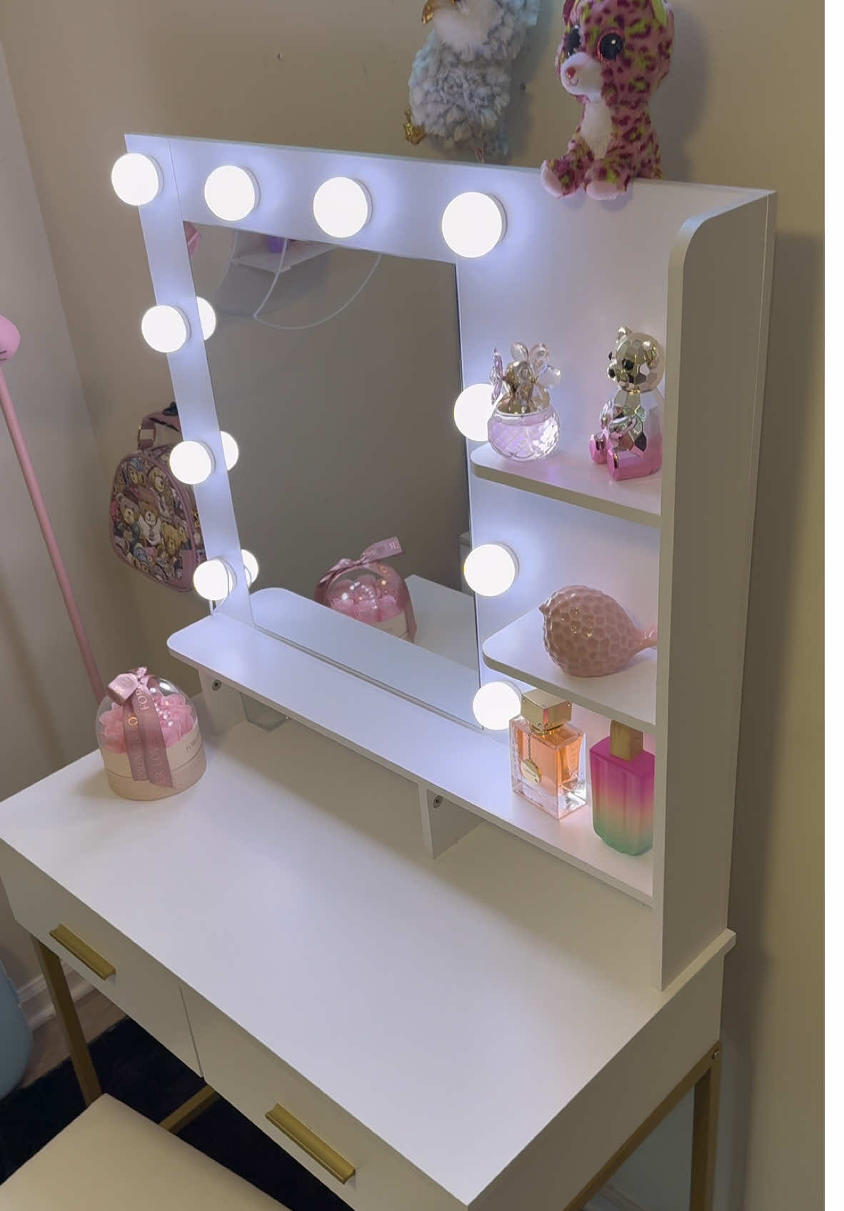 I do recommend it’s, sturdy, the lighting is good! And of course it’s beautiful!! My babygirl loves it as much as she loves hello kitty. lol 🩷🎀 #vanity #freeshipping #ttslevelup #giftguide #valentine #gift #makeupvanity #lifewit 