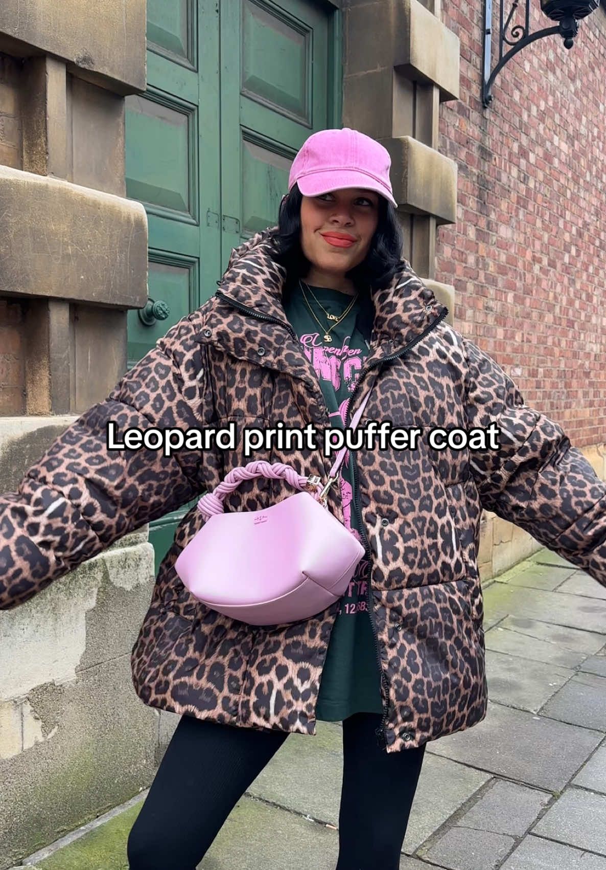 The viral ASDA leopard print puffer coat in action. I’ve worn it almost every day, the perfect chuck on coat! 🥰🐆💕👏🏽 #leopardprintcoat #leopardprint #leopardprintpuffer #viralcoat #leopardprintstyle 