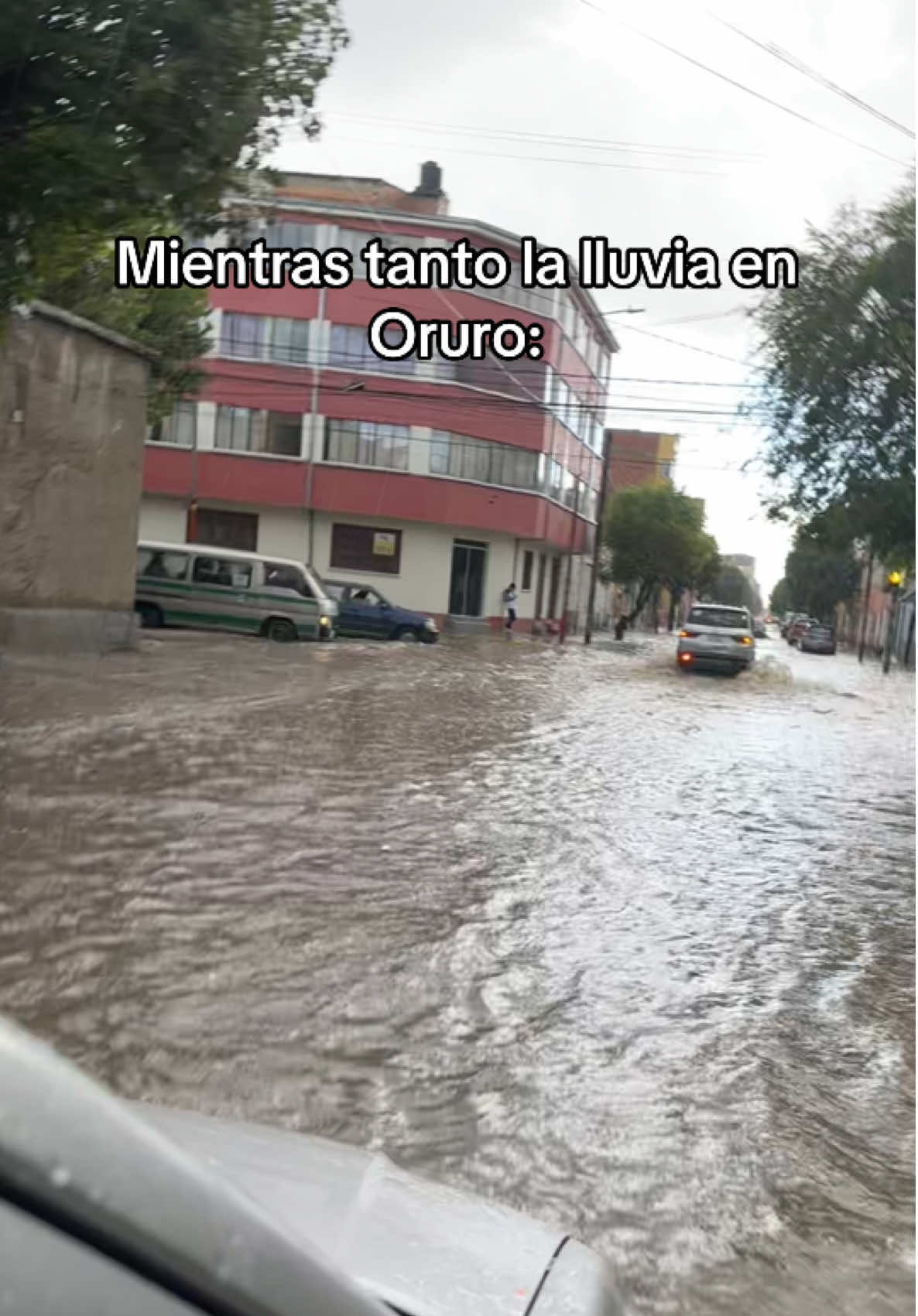 No salgan de sus casas!😢 #oruro #lluvia #misfrenos #inundacion #fyp #viral 