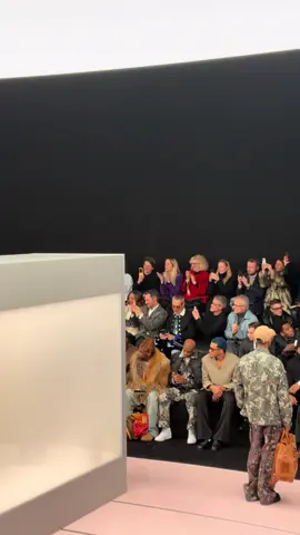 Pharrell et Nico viennent saluer ! #louisvuitton #TikTokFashion #pharrell @Louis Vuitton @Pharrell 