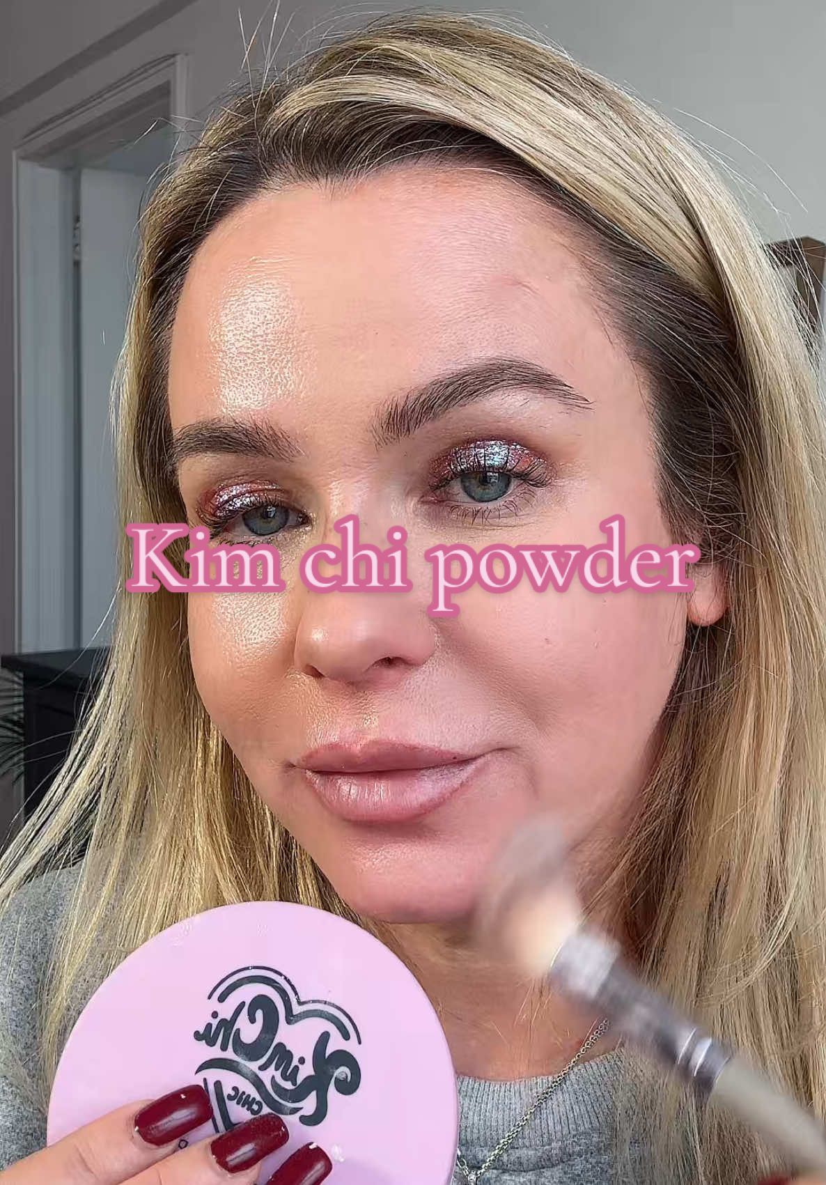 Such a great powder for anyone with large pores and oily skin #KimchiPowder #BlurringPowder ##ExcitingPowder #PowderForLargePores@KimChi Chic Beauty 