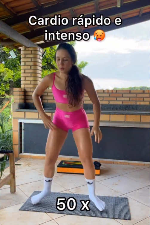 Treino rápido e eficiente para fazer em casa ou onde estiver. - Repita essa sequência 4 vezes! . . . 📽️: @sabrina_instafit #treinoemcasa #emagrecimento #aerobico #treino #Cardio #perdadepeso #ganhodemassa