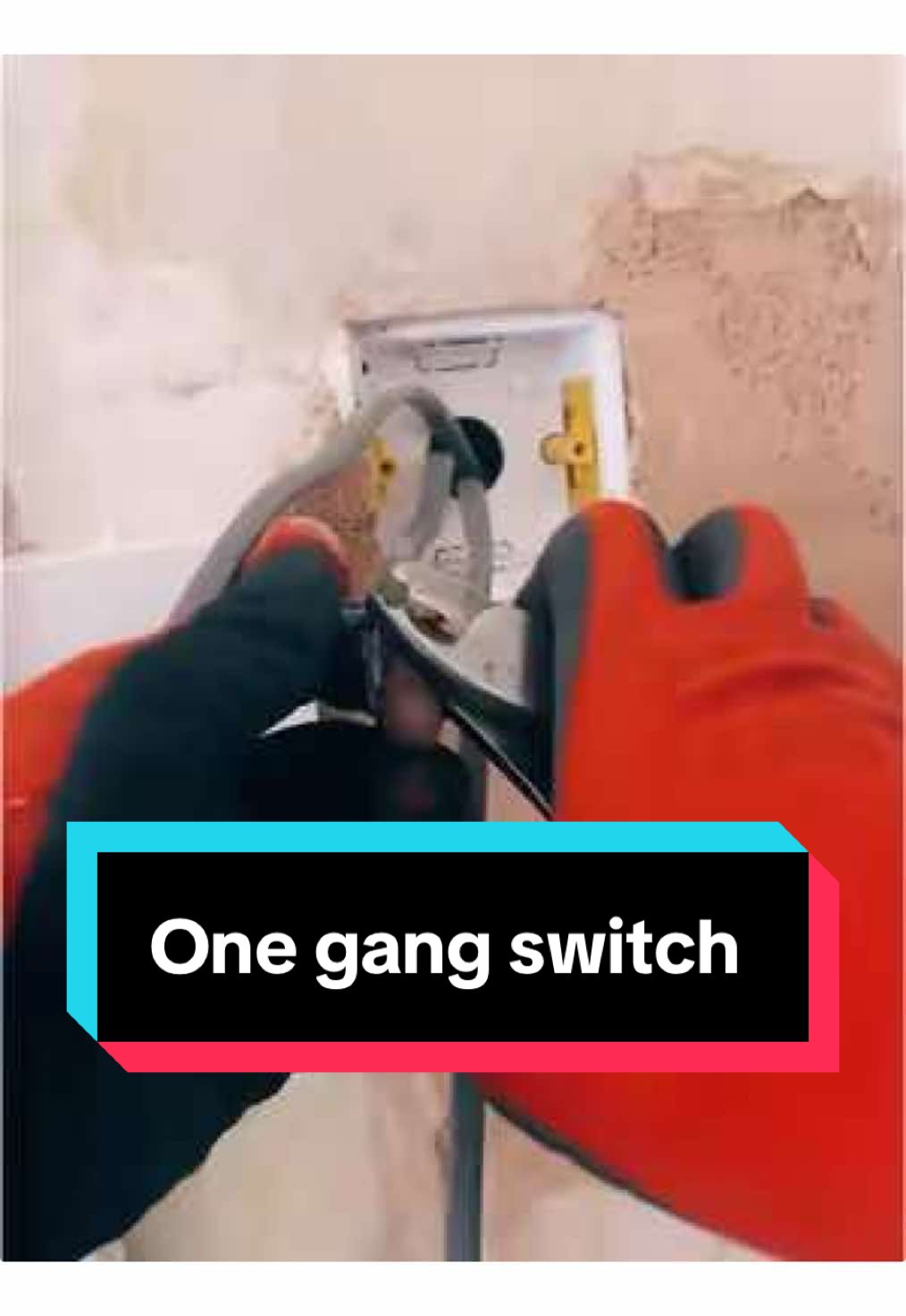 This is for all the new apprentices 💡#onegangeswitch #fyp #apprentices #2wayswitchconection #apprenticeship #constructionlife 